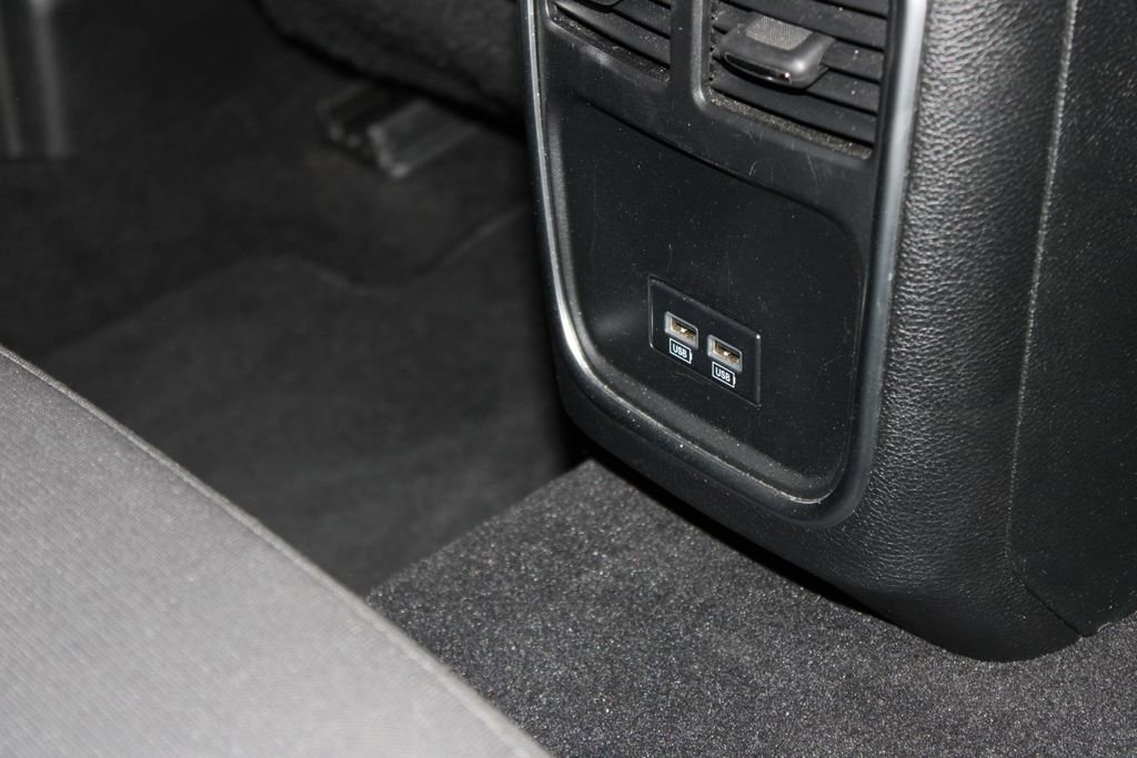 Used 2019 Dodge Charger SXT RWD image 28