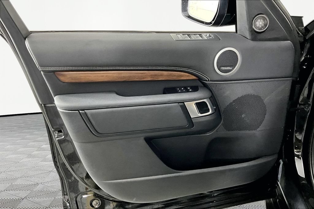 Used 2024 Land Rover Discovery Dynamic SE AWD/4WD image 19