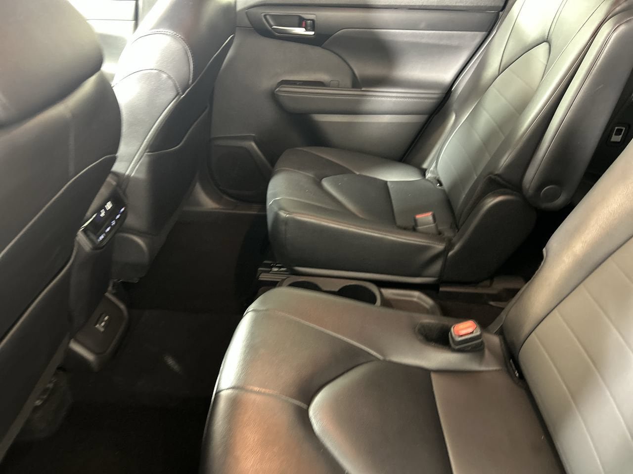 Used 2025 Toyota Highlander XLE AWD/4WD image 25