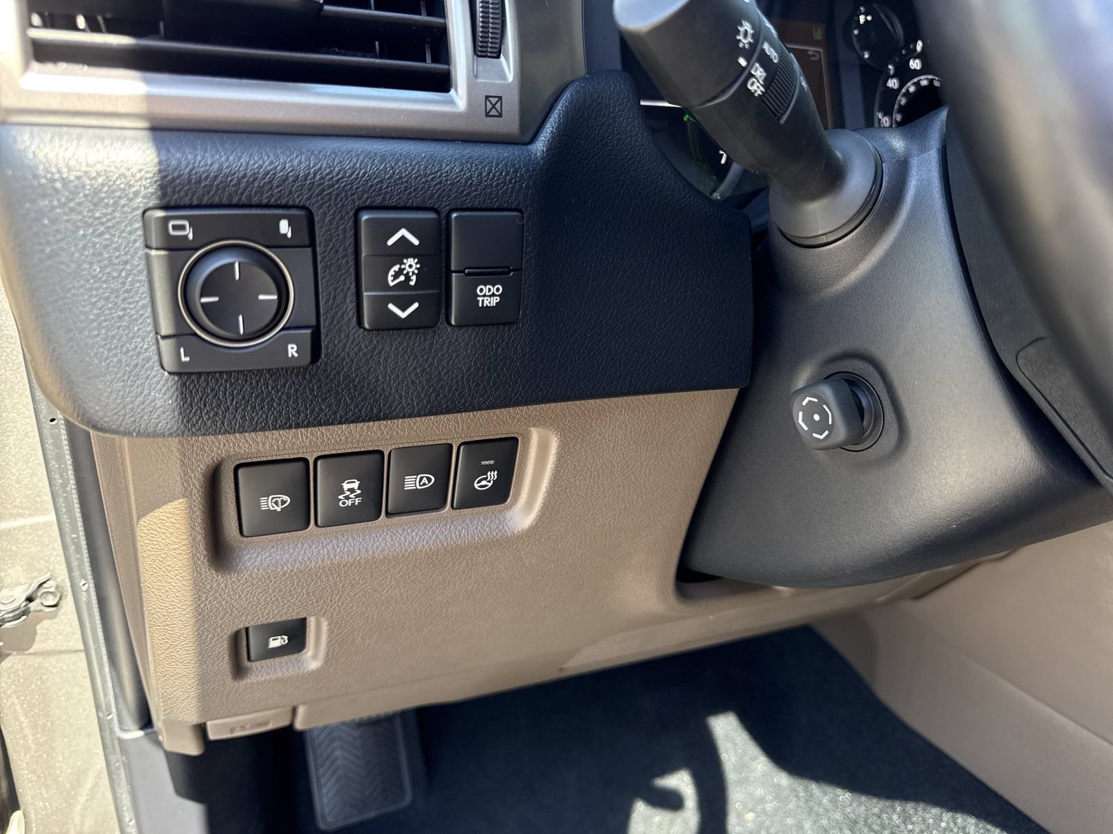 Used 2023 Lexus GX 460 Premium w/ Accessory Package AWD/4WD image 20