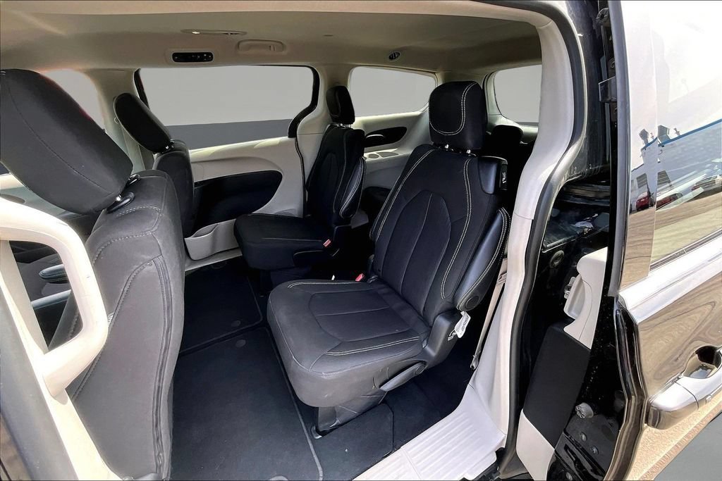 Used 2024 Chrysler Voyager LX FWD image 25