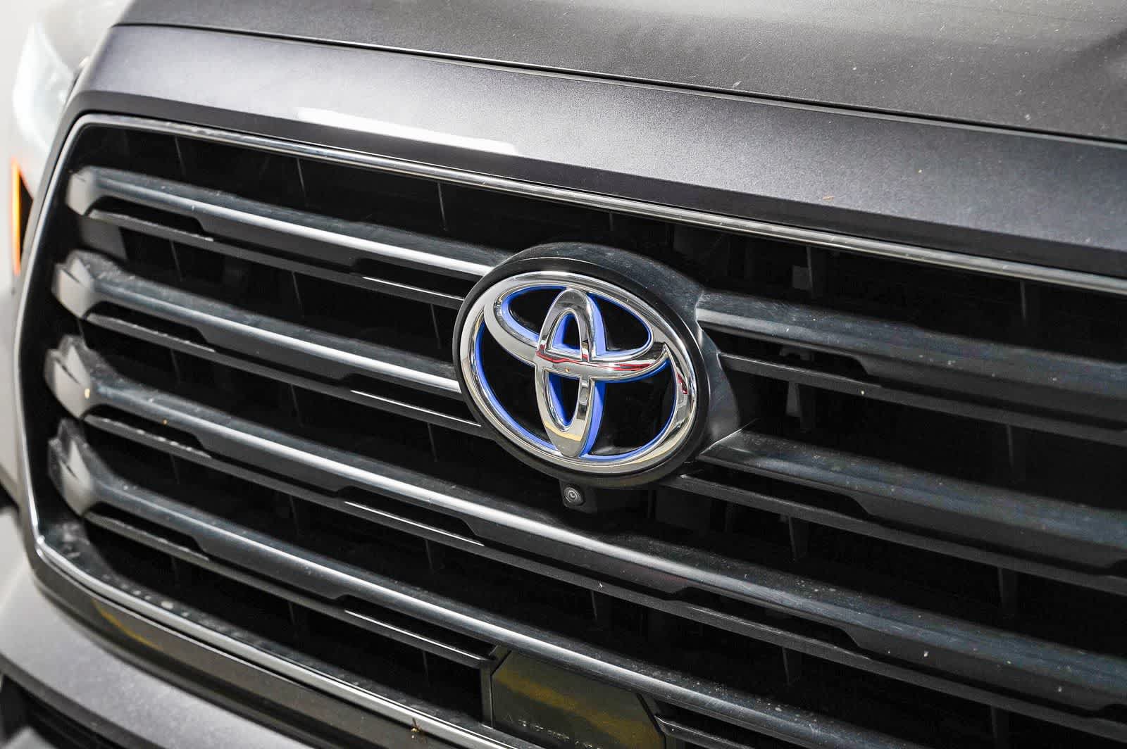 Certified 2024 Toyota Sequoia SR5 w/ SR5 Premium Package AWD/4WD image 9