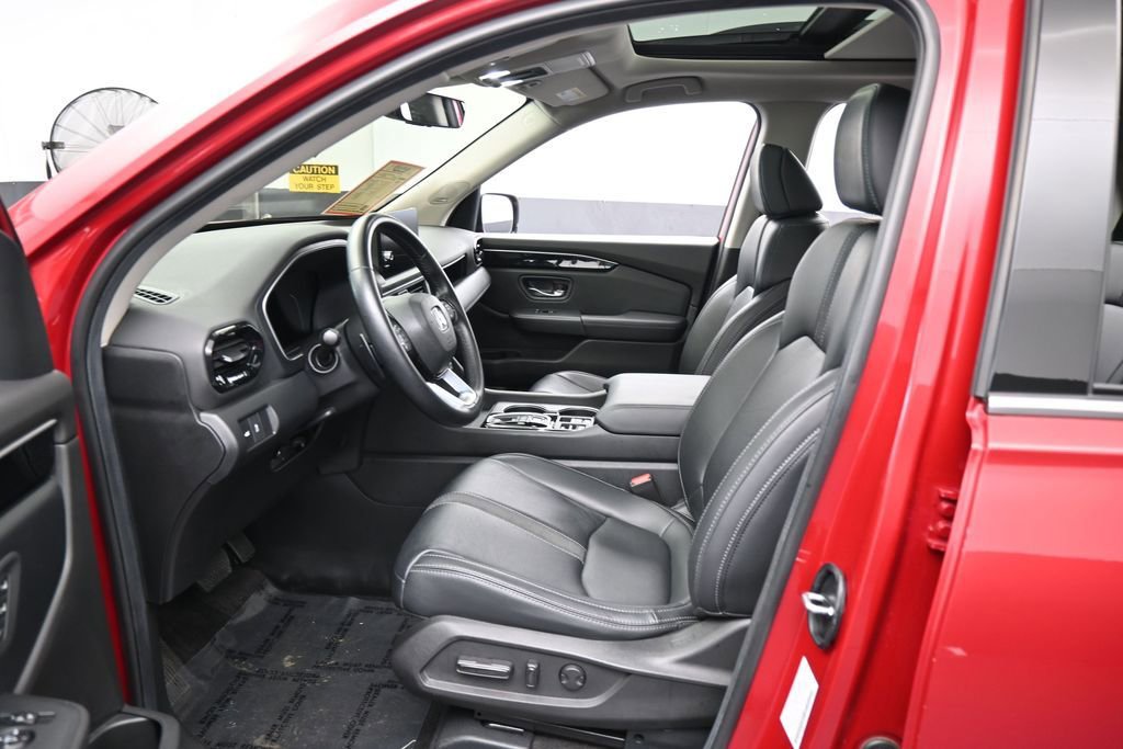 Used 2024 Honda Pilot Touring image 12