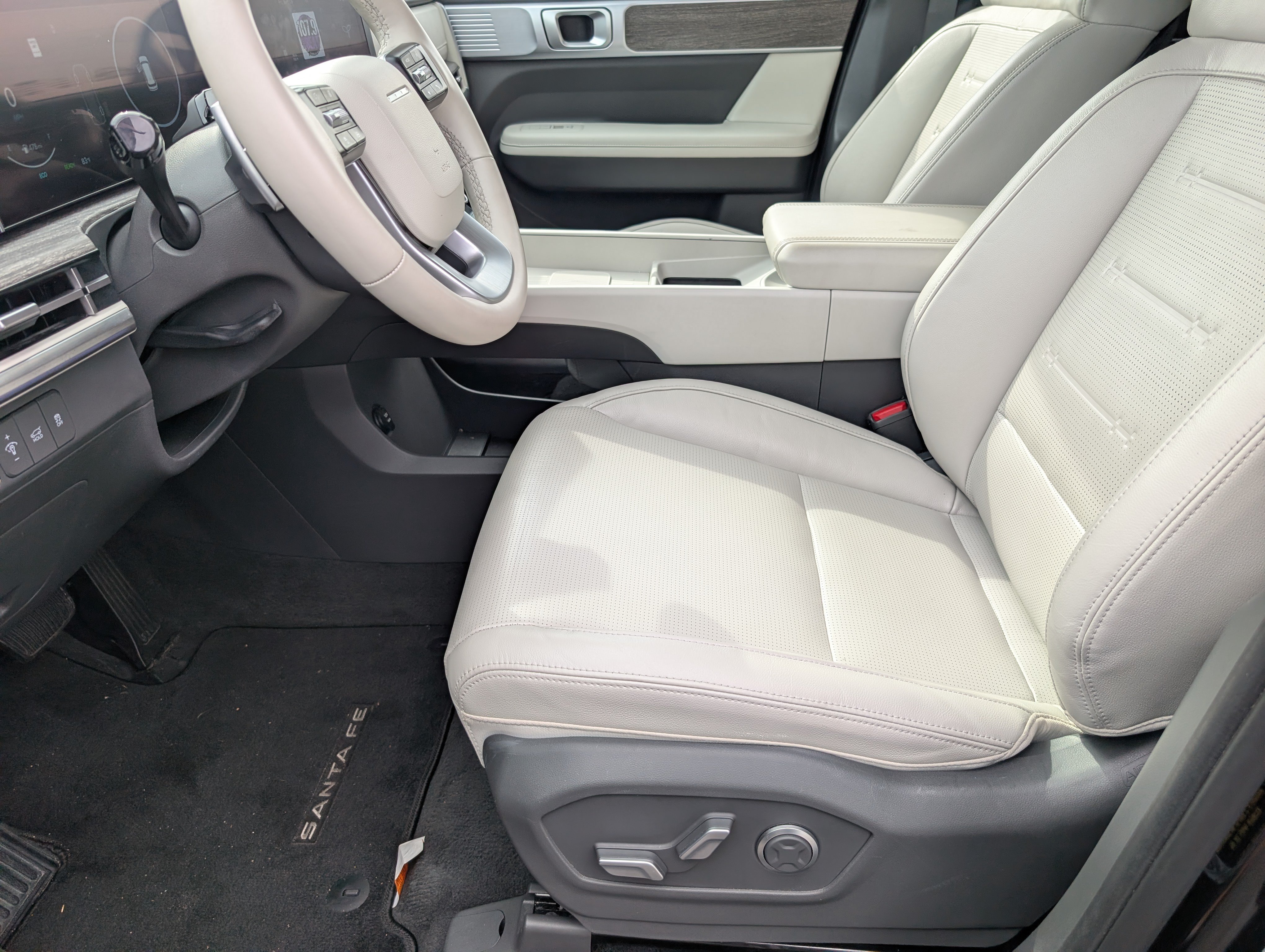 Used 2025 Hyundai Santa Fe Limited AWD/4WD image 14