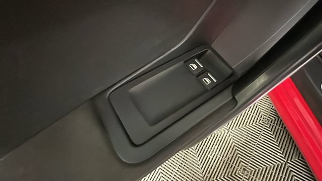 Used 2013 Volkswagen Beetle Turbo FWD image 10