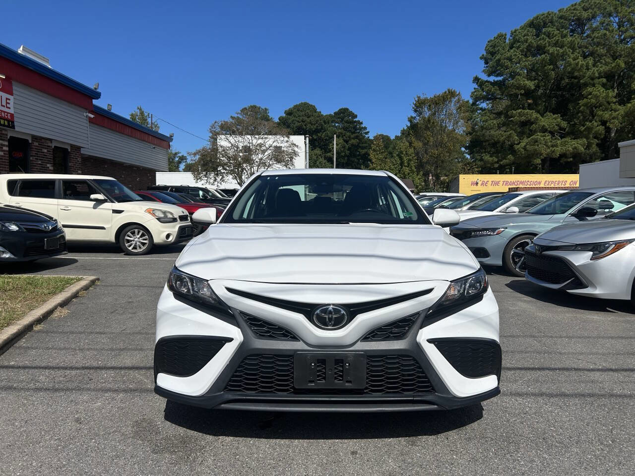 Used 2021 Toyota Camry SE image 2