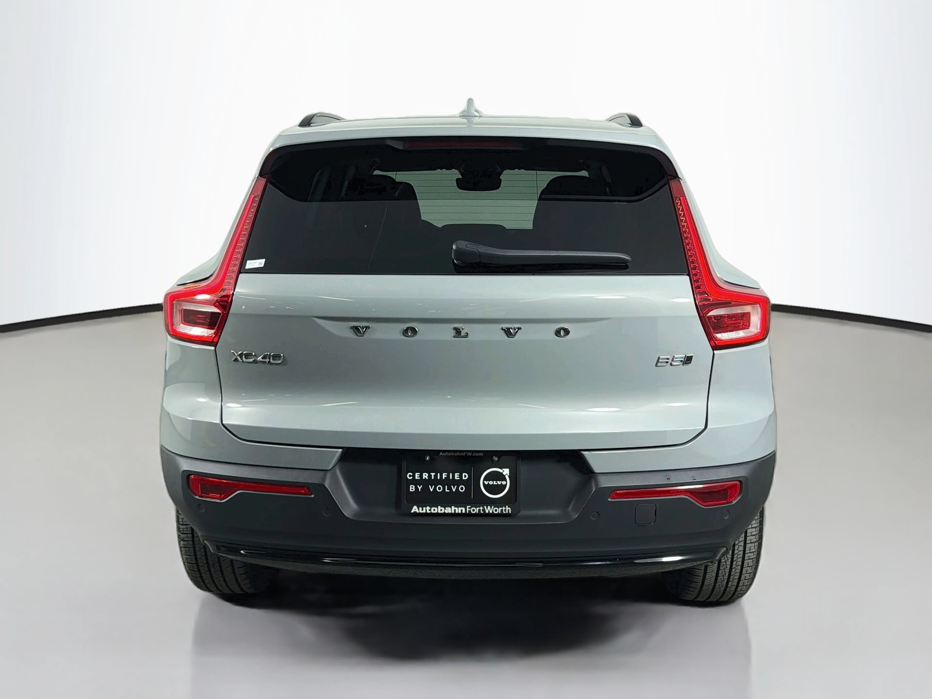 Certified 2024 Volvo XC40 B5 Plus AWD/4WD image 7
