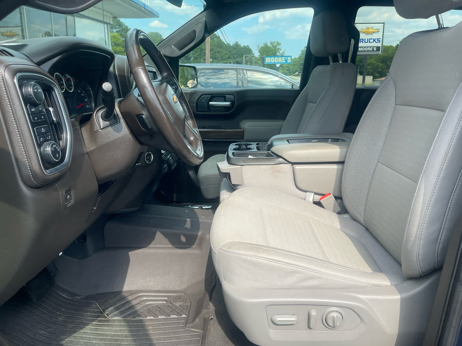 Used 2020 Chevrolet Silverado 1500 LT w/ All-Star Edition AWD/4WD image 11