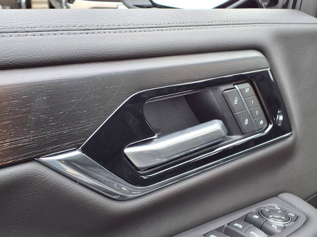 New 2026 GMC Yukon Denali w/ Denali Reserve Package RWD image 16
