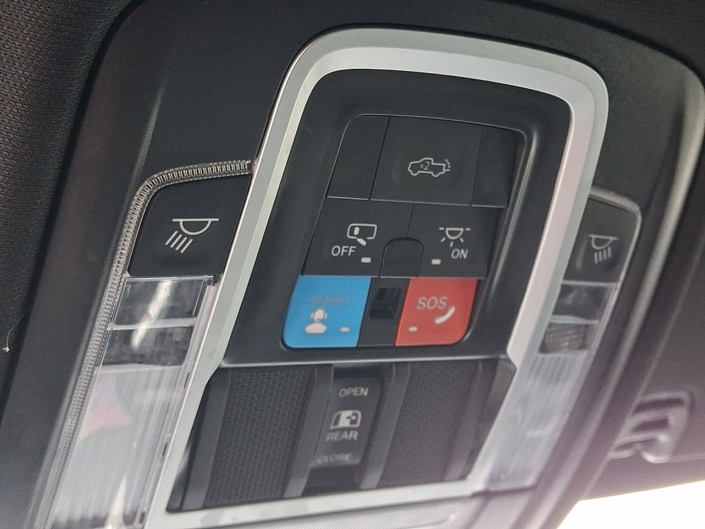 Used 2025 RAM 1500 Big Horn AWD/4WD image 32