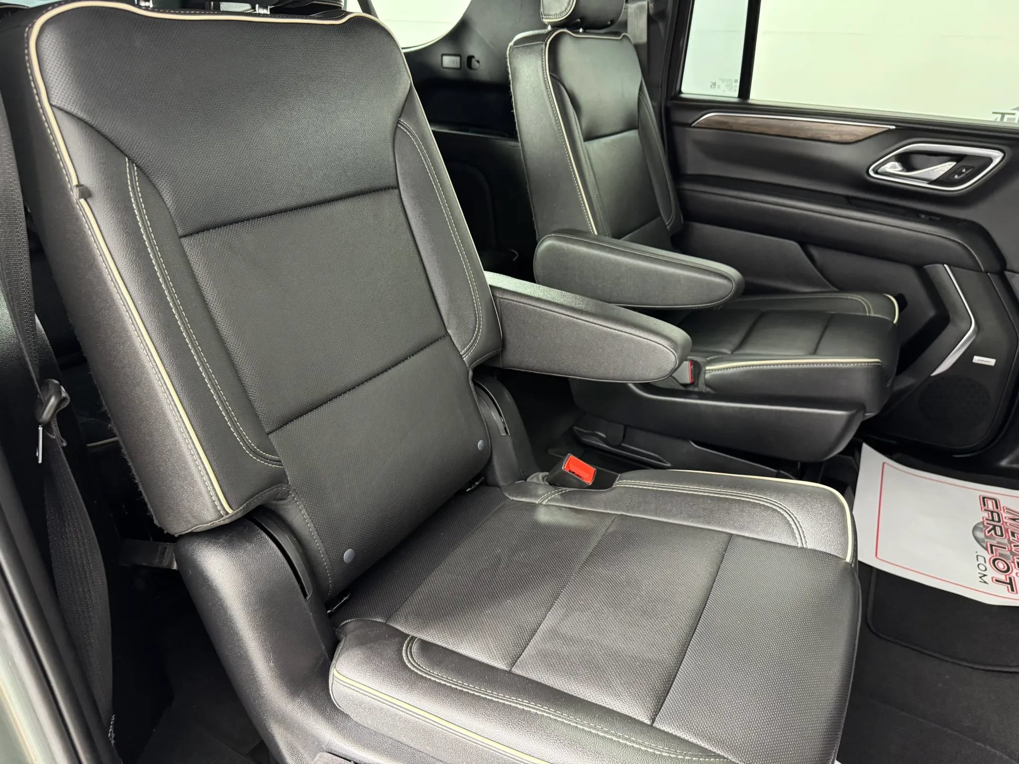 Used 2023 Chevrolet Suburban Premier AWD/4WD image 39
