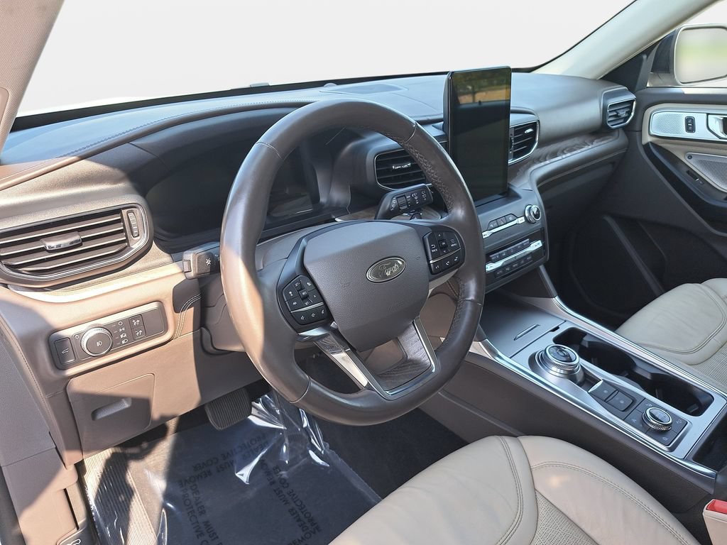 Used 2020 Ford Explorer Platinum w/ Premium Technology Package AWD/4WD image 19