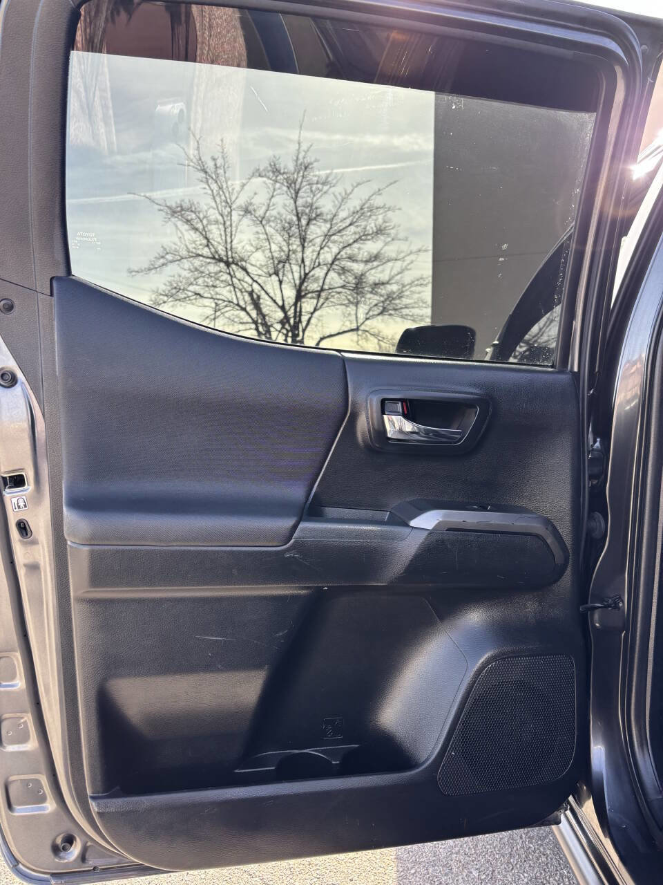 Used 2017 Toyota Tacoma TRD Off-Road w/ Tow Package image 19