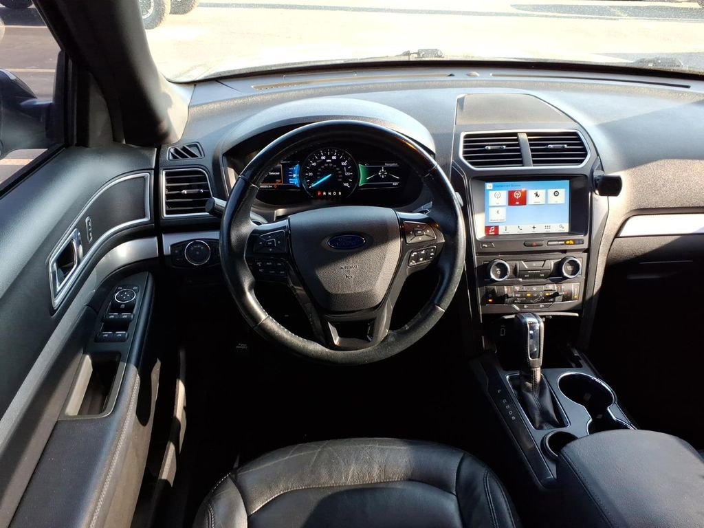 Used 2017 Ford Explorer XLT w/ Equipment Group 202A FWD image 11