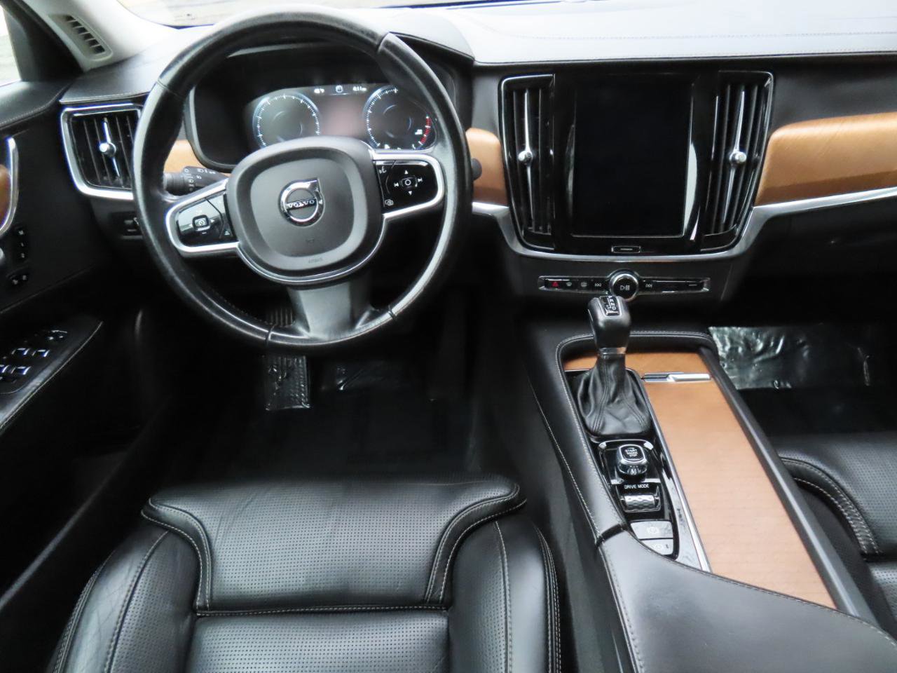 Used 2018 Volvo S90 T6 Inscription w/ Convenience Package image 12