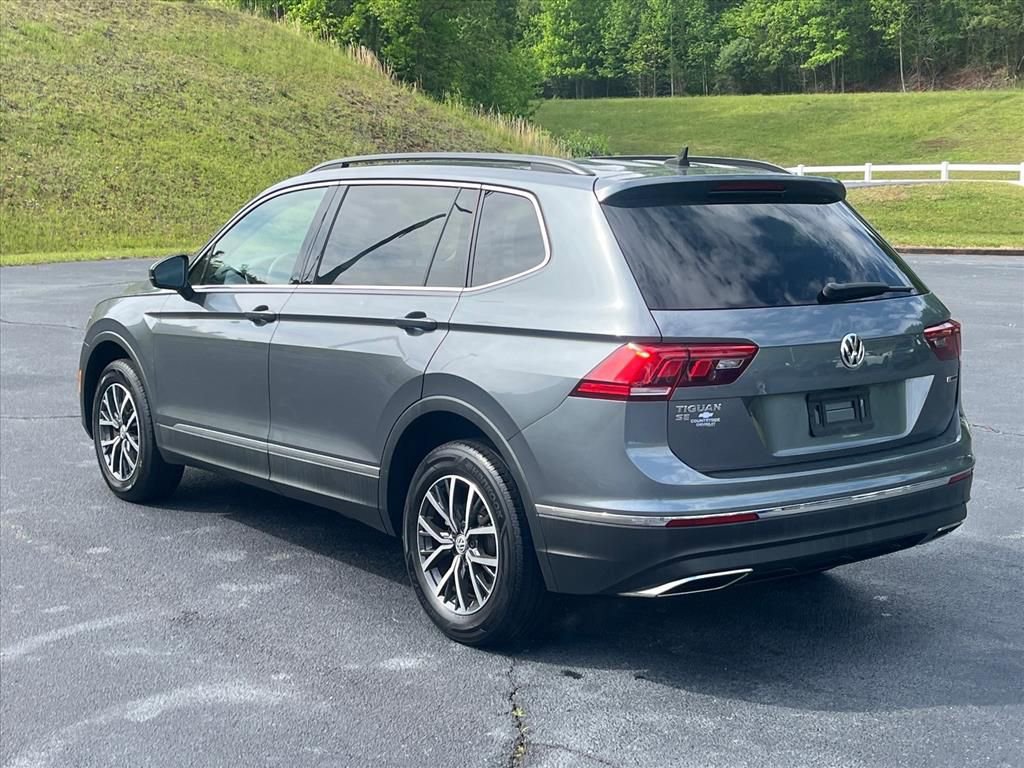 Used 2020 Volkswagen Tiguan SE w/ Panoramic Sunroof Package AWD/4WD image 3