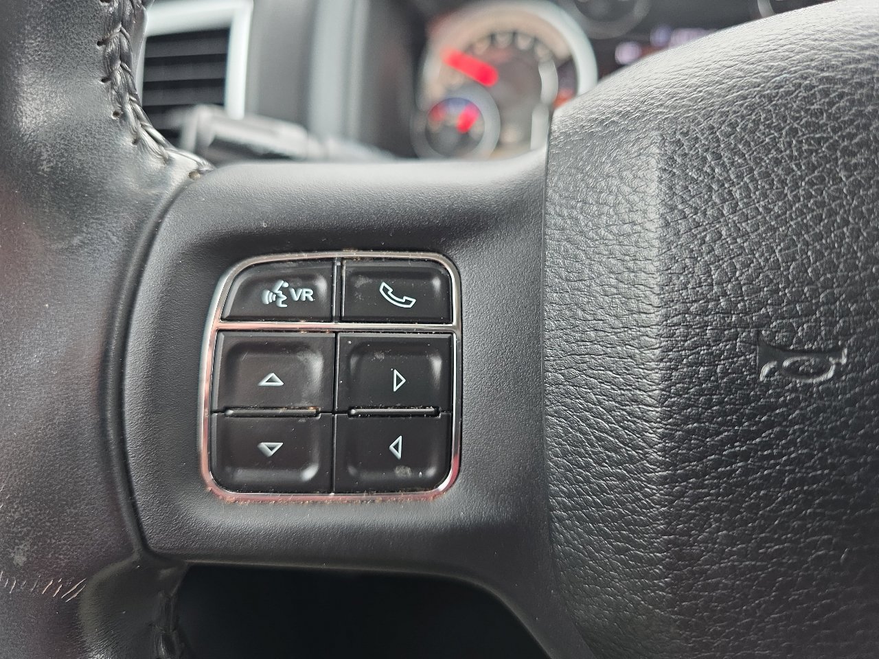 Used 2015 RAM 2500 SLT w/ Luxury Group image 44