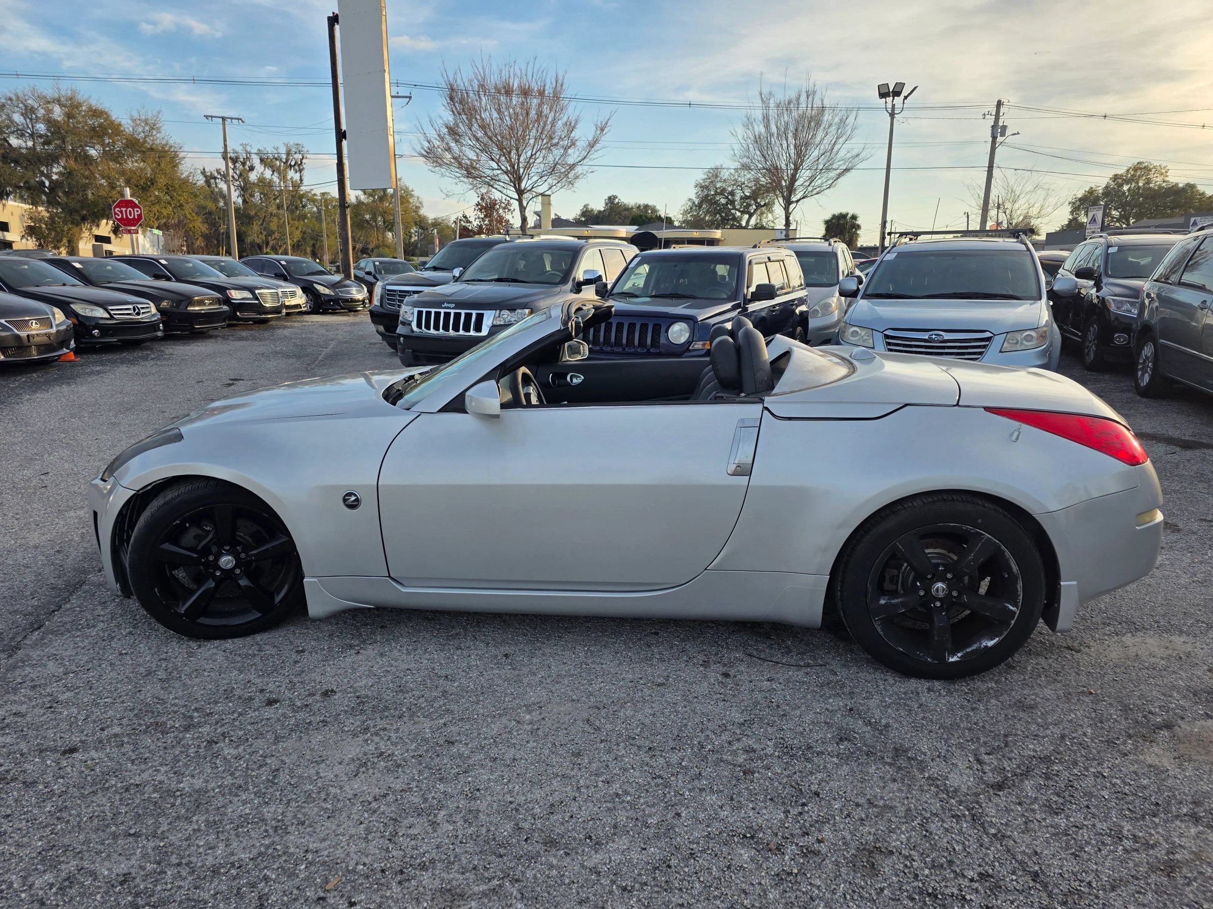 Used 2007 Nissan 350Z Enthusiast RWD image 4