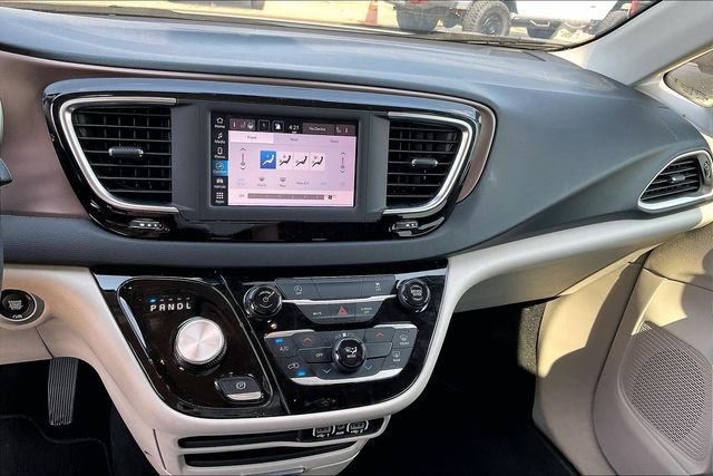 Used 2023 Chrysler Voyager LX FWD image 14