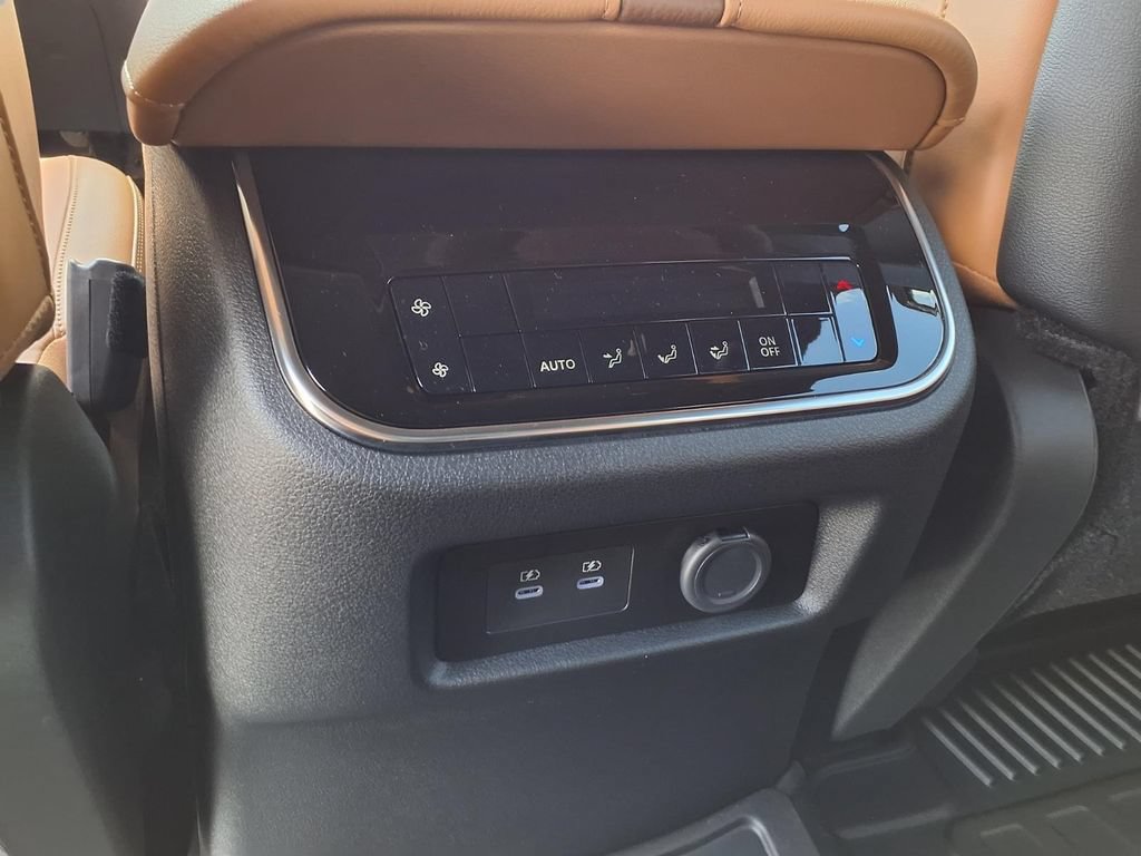 New 2026 Nissan Armada SL w/ Captain's Chari Seat Package AWD/4WD image 24