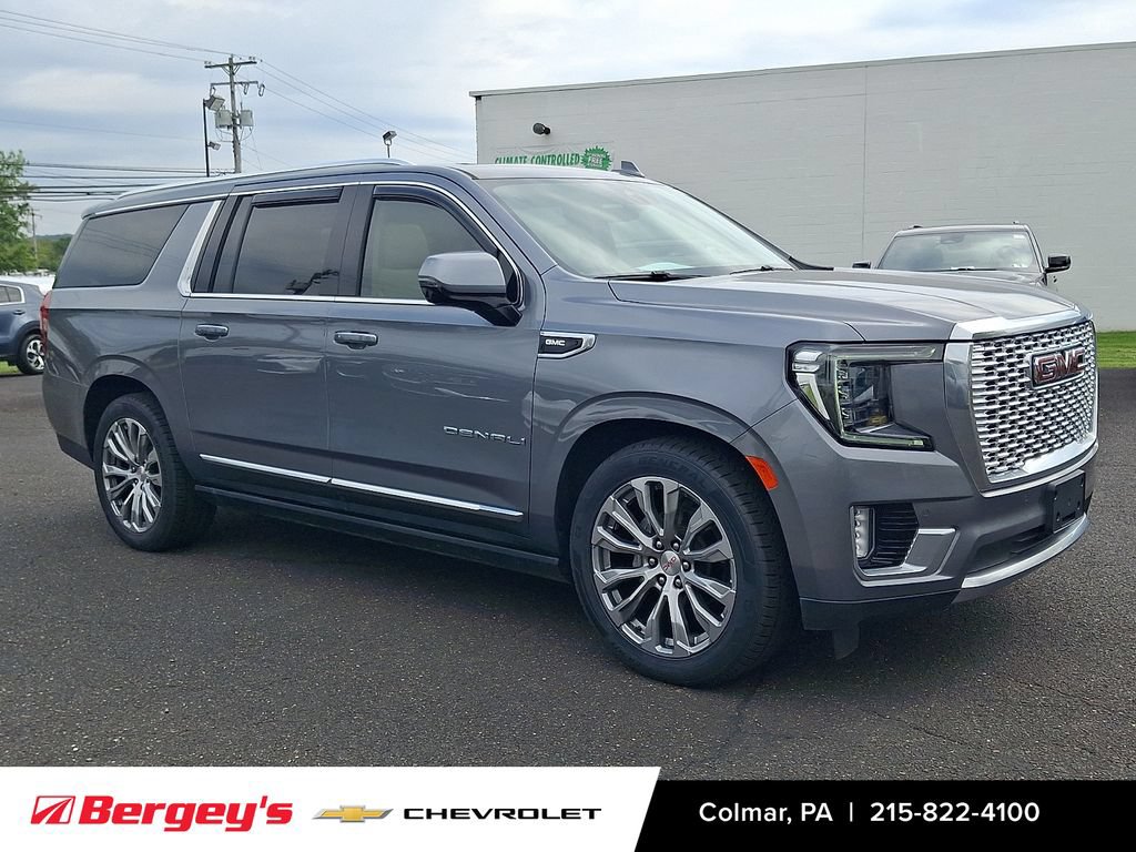 Used 2022 GMC Yukon XL Denali w/ Denali Ultimate Package AWD/4WD image 3