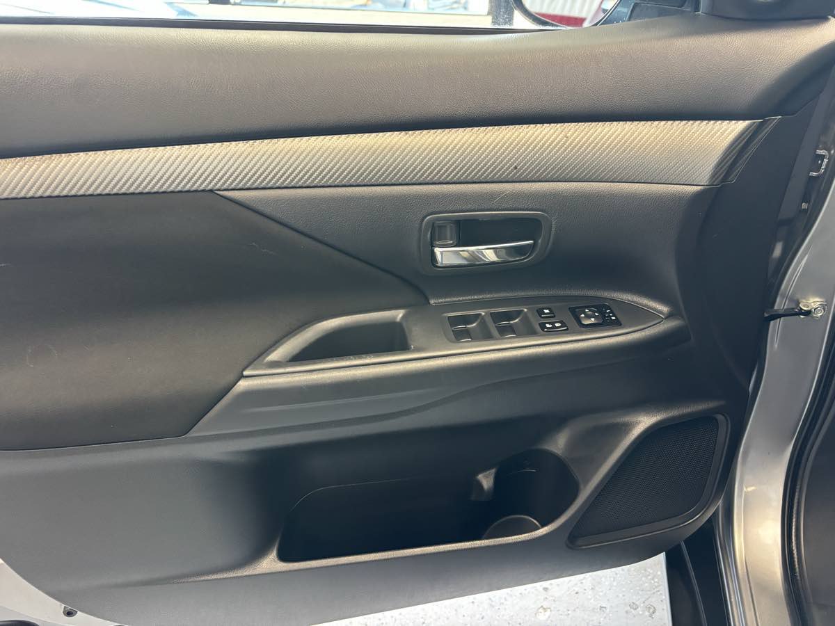 Used 2014 Mitsubishi Outlander ES FWD image 19