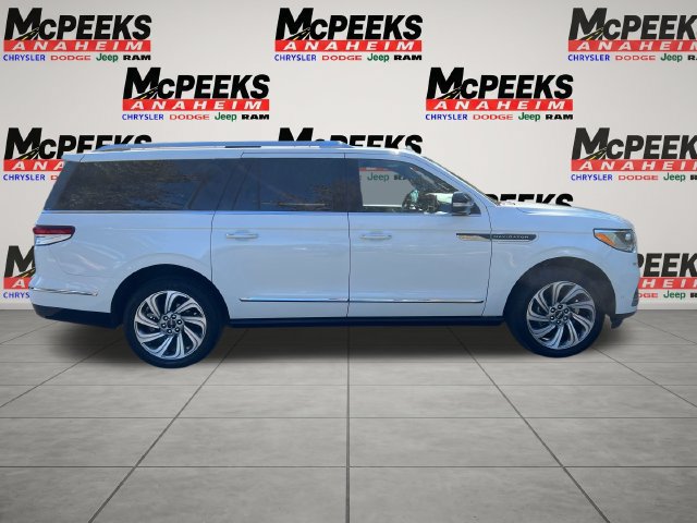 Used 2022 Lincoln Navigator L Reserve AWD/4WD image 6