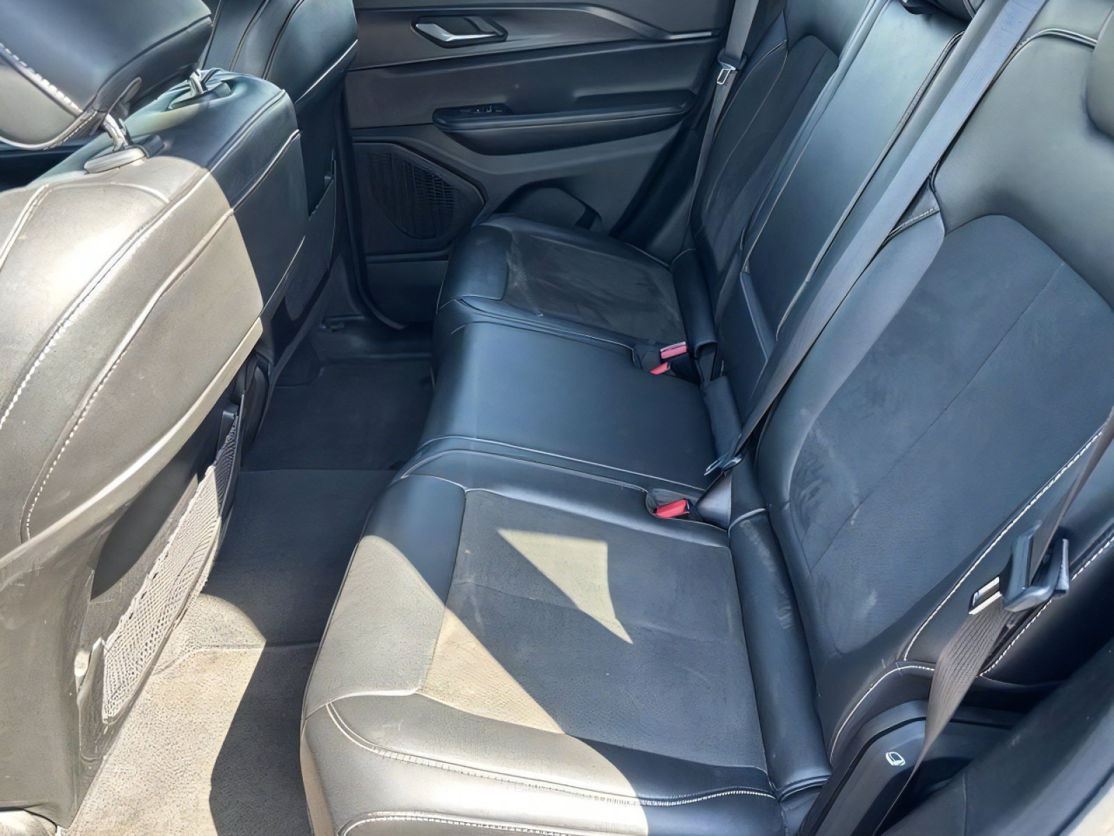 Used 2025 Jeep Grand Cherokee Altitude AWD/4WD image 29