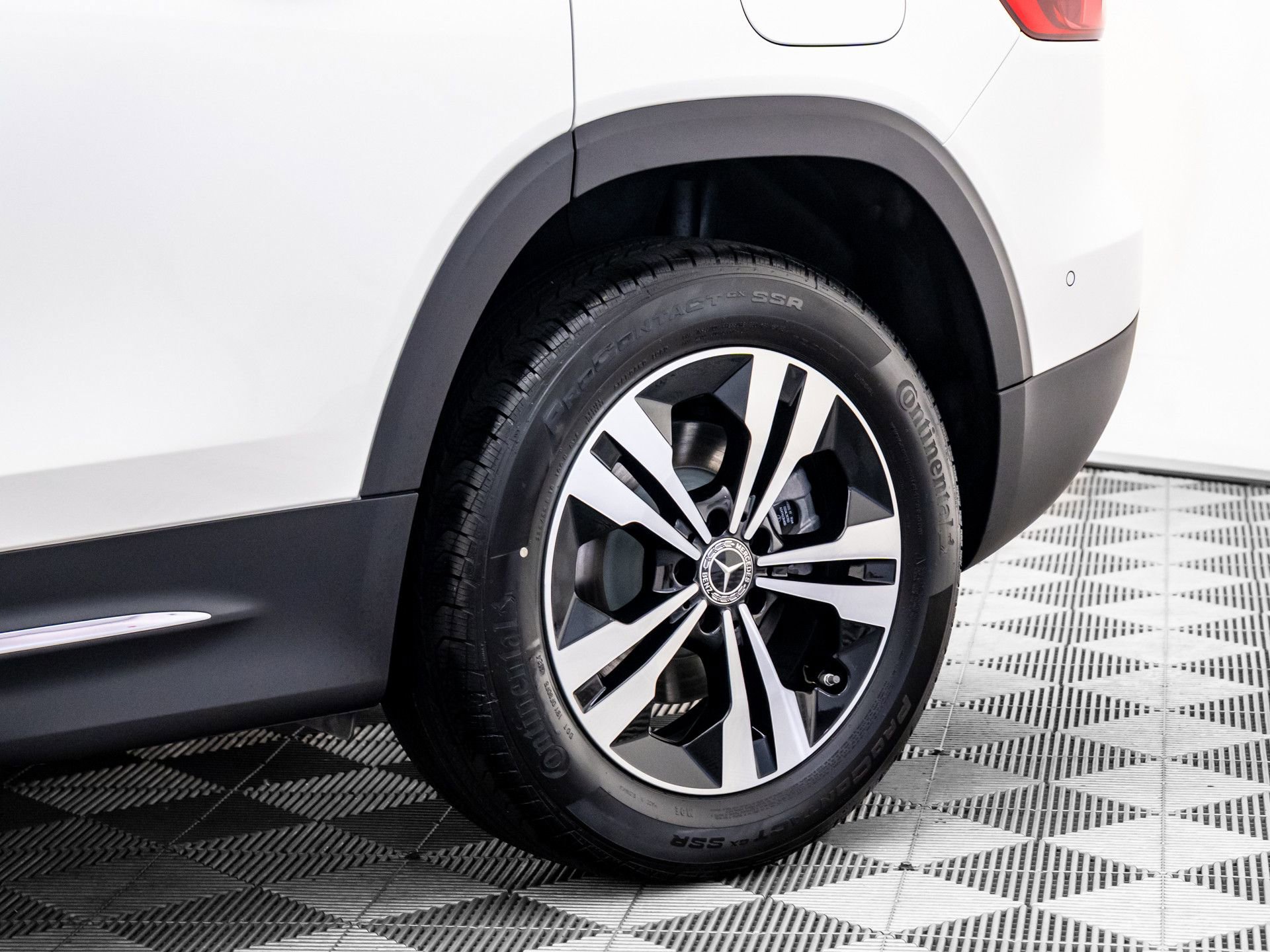 Certified 2025 Mercedes-Benz GLB 250 4MATIC image 32