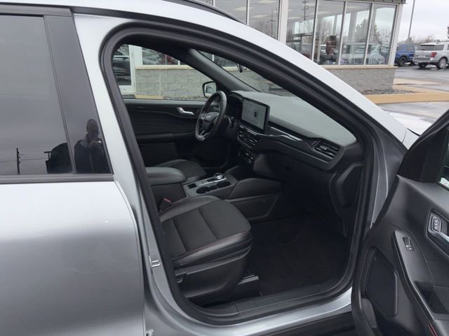 Certified 2023 Ford Escape ST-Line w/ Tech Pack #1 AWD/4WD image 6