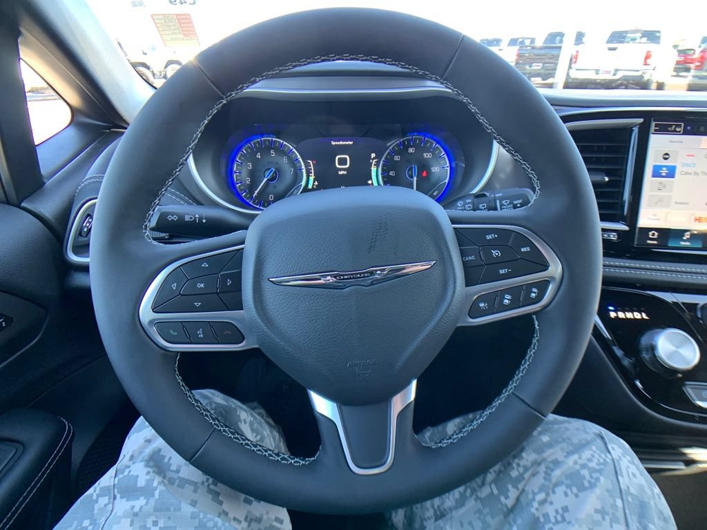 New 2026 Chrysler Pacifica Select AWD/4WD image 14