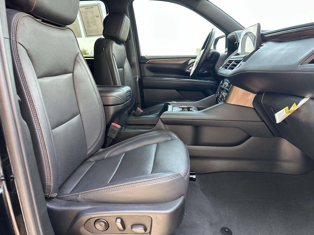 Used 2023 Chevrolet Suburban High Country AWD/4WD image 7