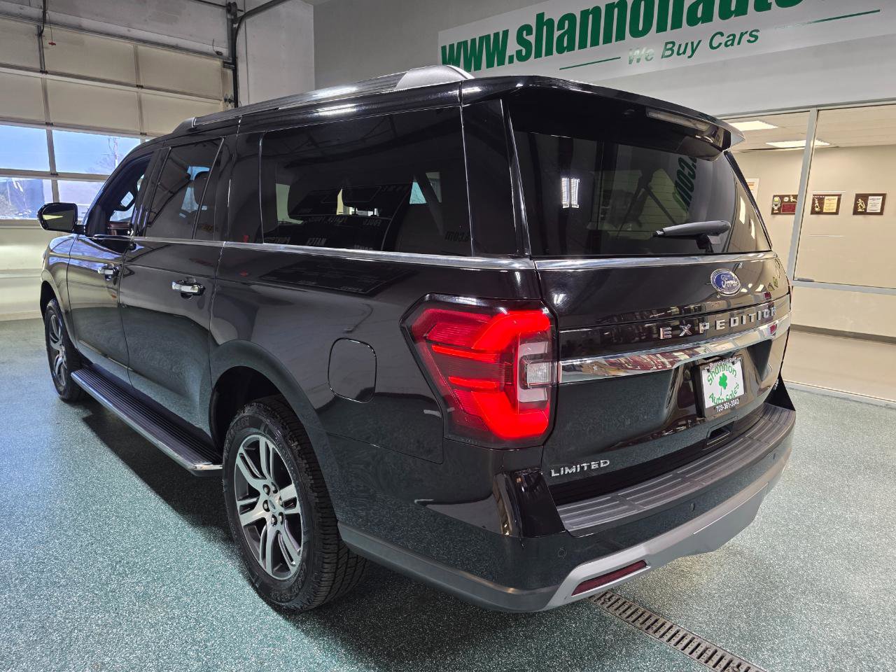 Used 2022 Ford Expedition Max Limited image 9