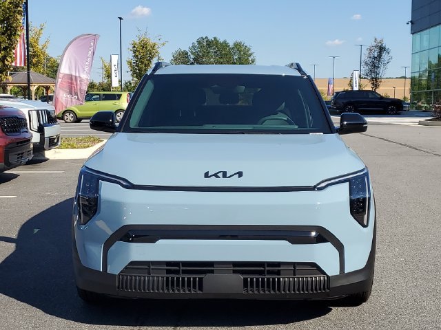 New 2027 Kia EV3 Wind FWD image 2