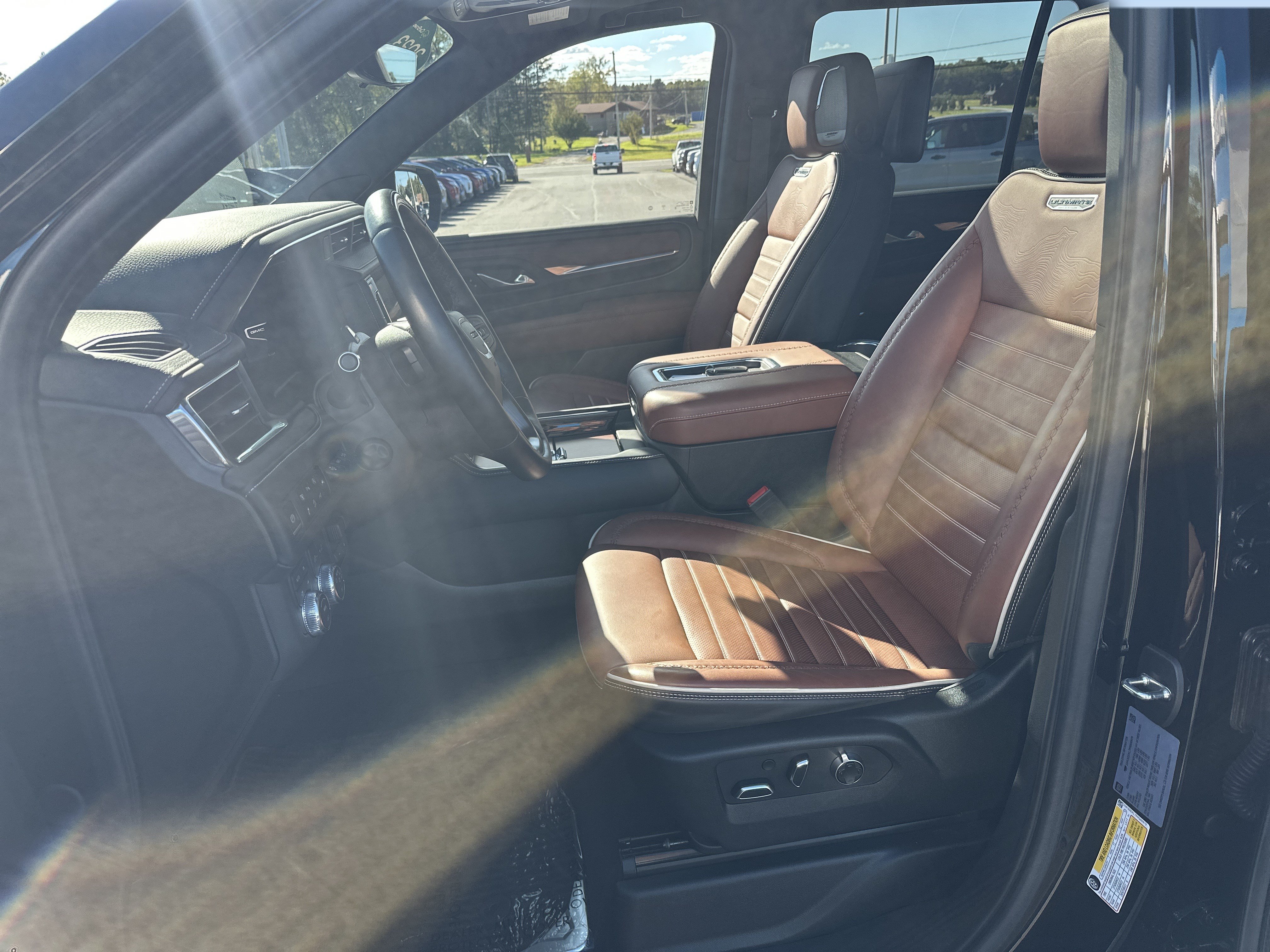 Certified 2023 GMC Yukon Denali Ultimate AWD/4WD image 12