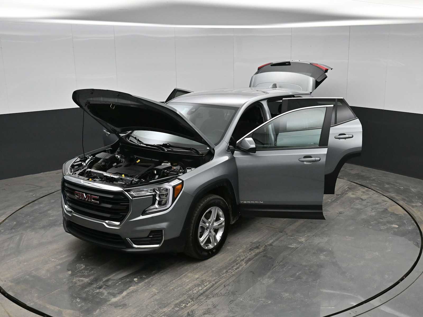 Used 2024 GMC Terrain SLE image 39