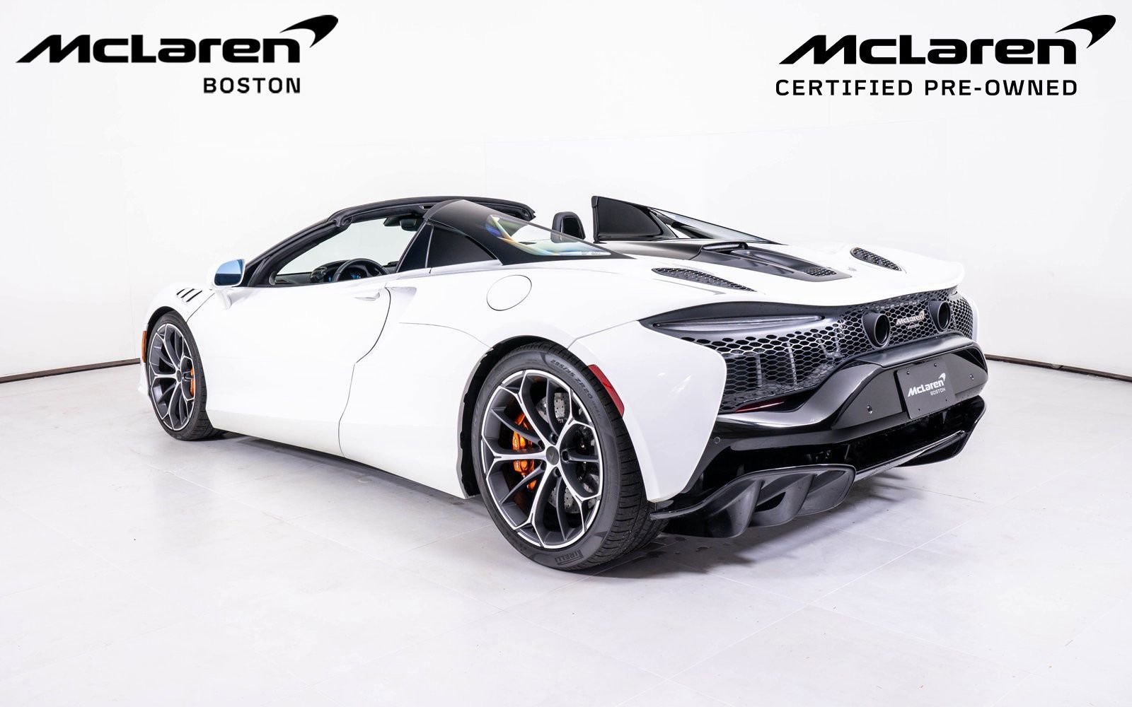 Used 2025 McLaren Artura Spider image 5