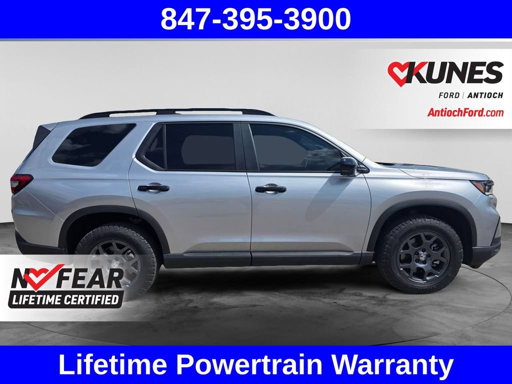 Used 2025 Honda Pilot TrailSport image 11