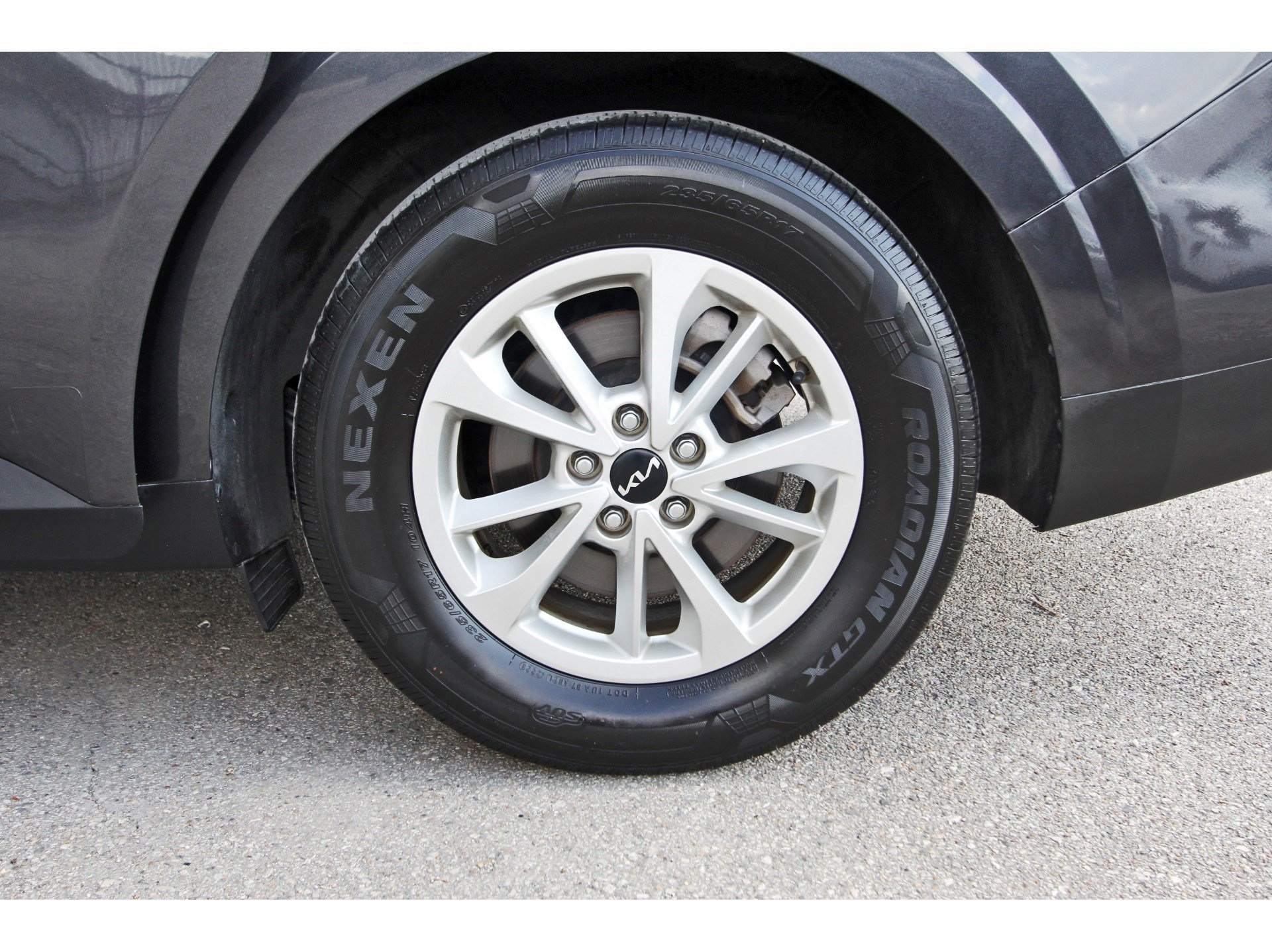 Certified 2024 Kia Carnival LX image 33