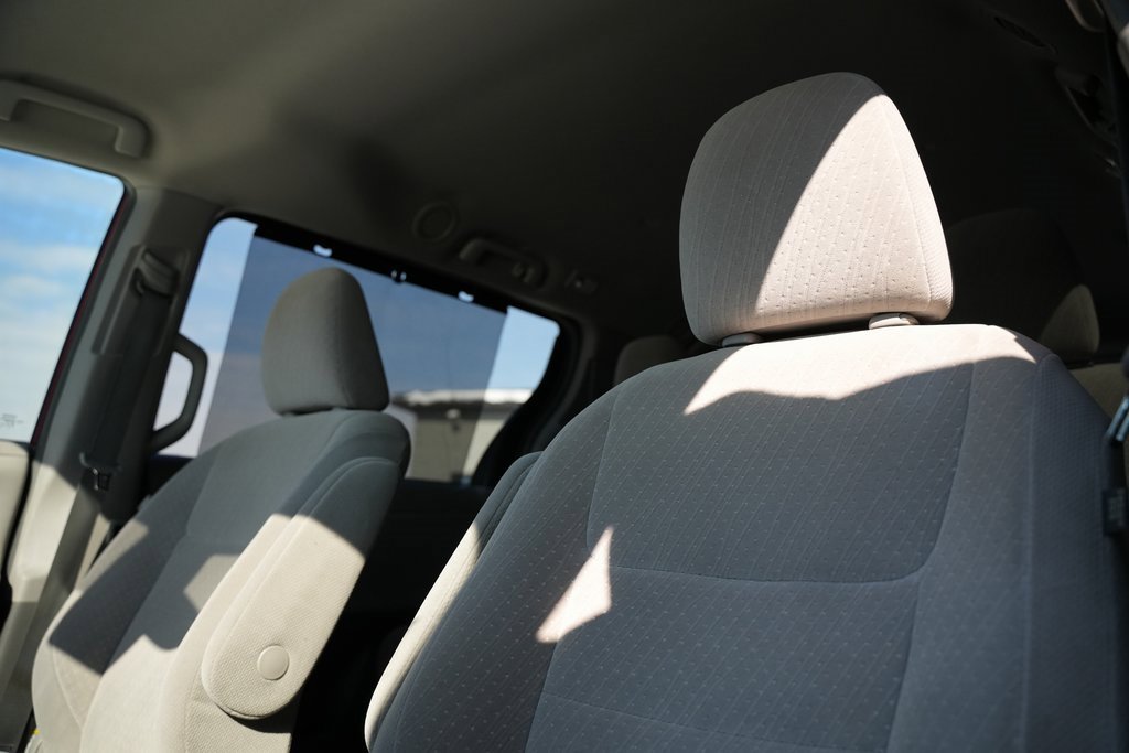 Used 2018 Toyota Sienna LE image 23