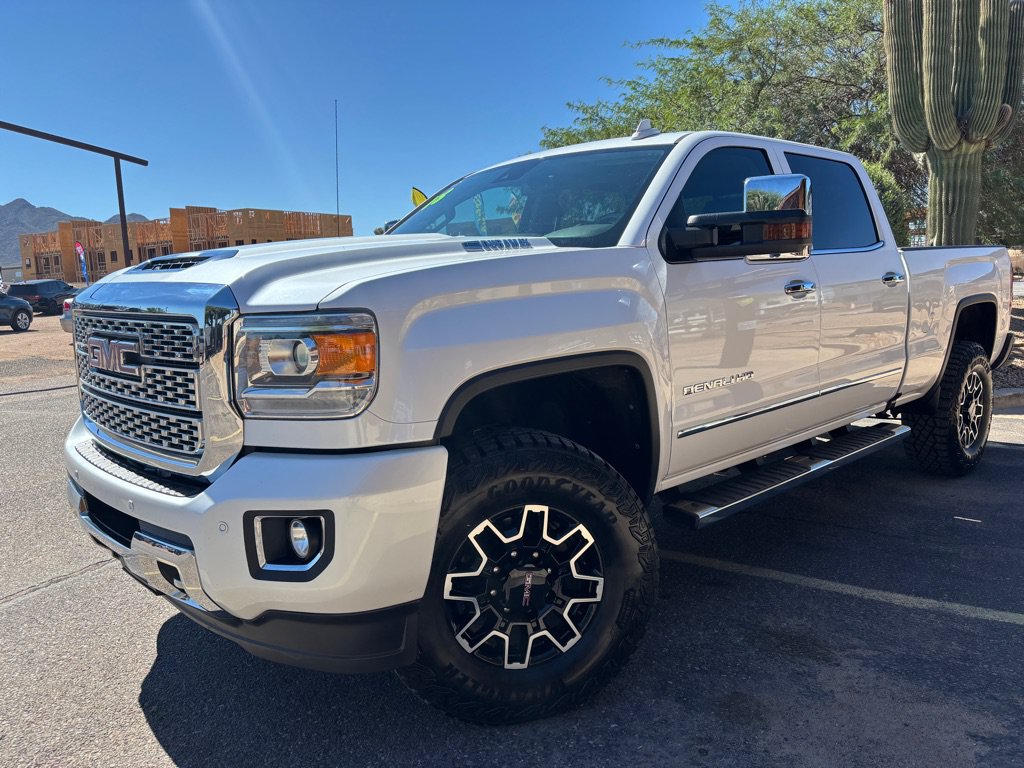 Used 2018 GMC Sierra 2500 Denali w/ Duramax Plus Package AWD/4WD image 1