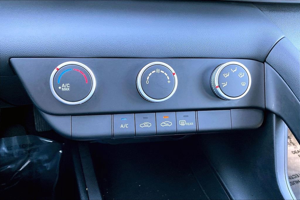 Used 2024 Hyundai Elantra SE image 31