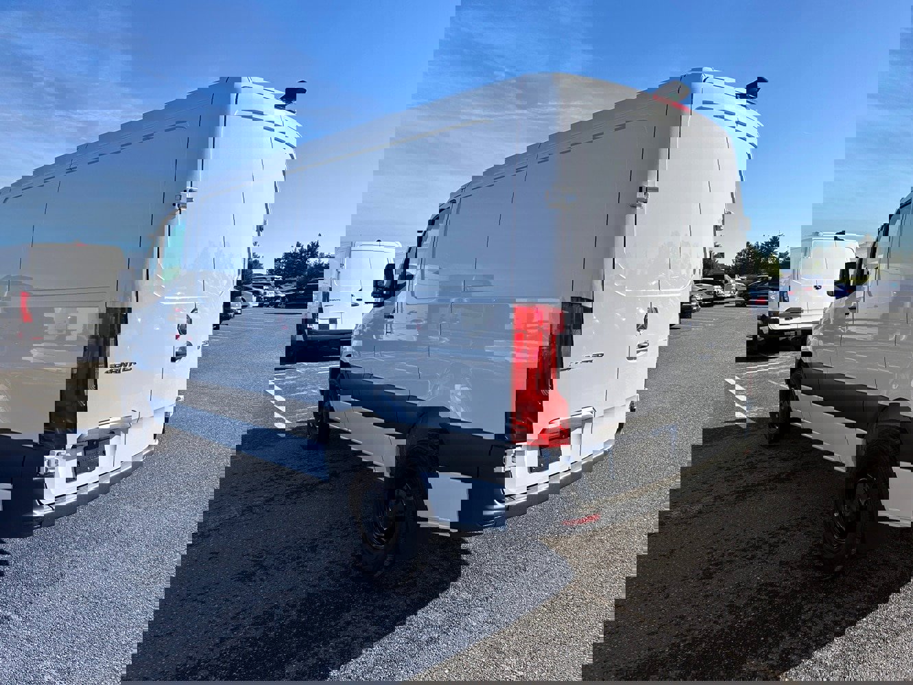 Used 2025 Mercedes-Benz Sprinter 2500 image 6