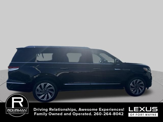 Used 2023 Lincoln Navigator L Reserve AWD/4WD image 4
