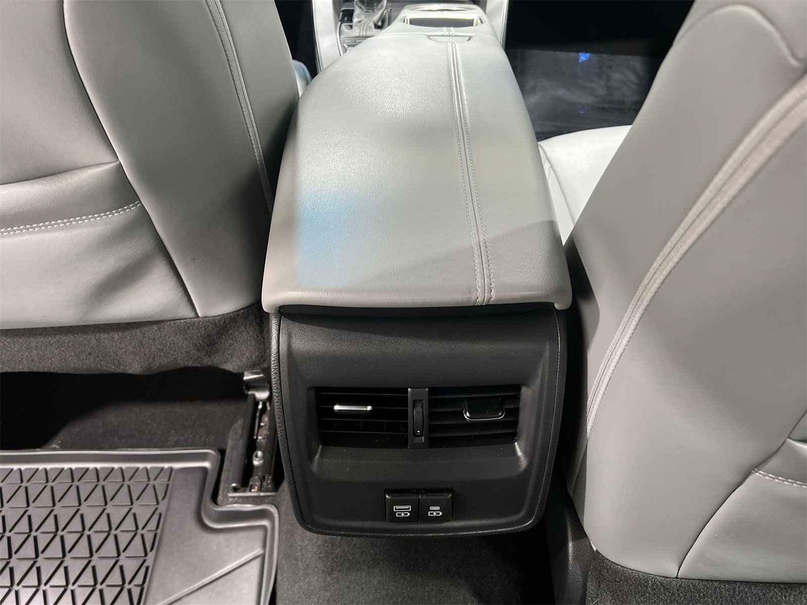 Used 2021 Toyota Avalon XLE image 20