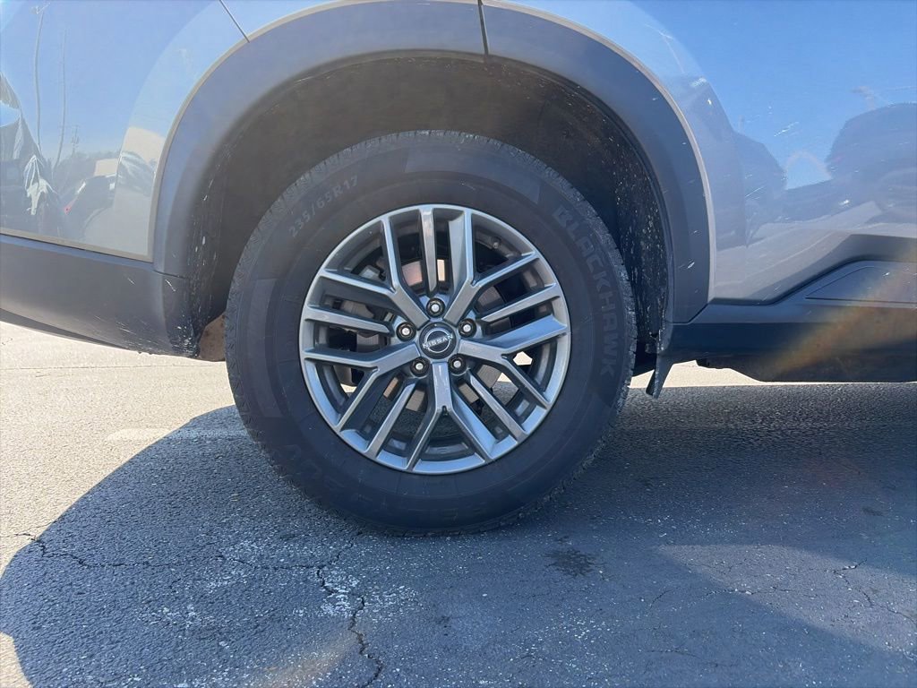 Used 2024 Nissan Rogue S image 9