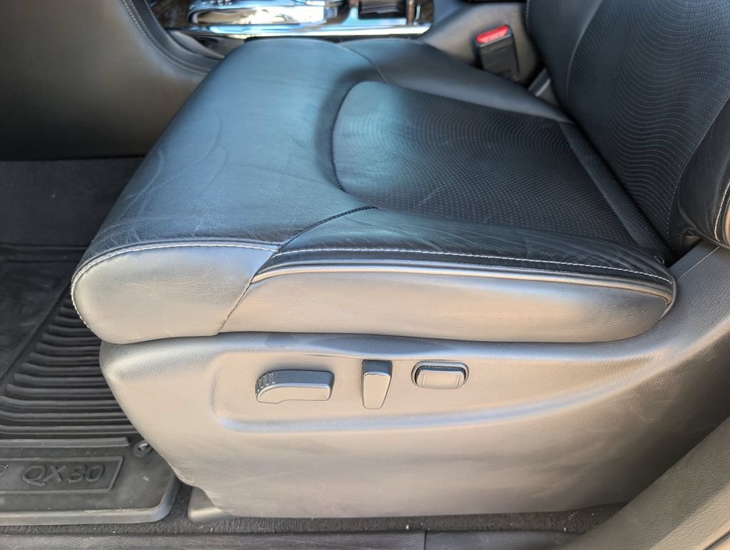 Used 2017 INFINITI QX80 4WD w/ Driver Assistance Package image 15