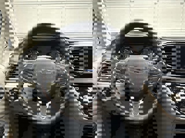 Used 2020 Chrysler Pacifica Touring image 12