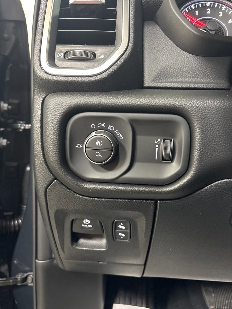 New 2026 RAM 1500 4x4 Crew Cab image 11