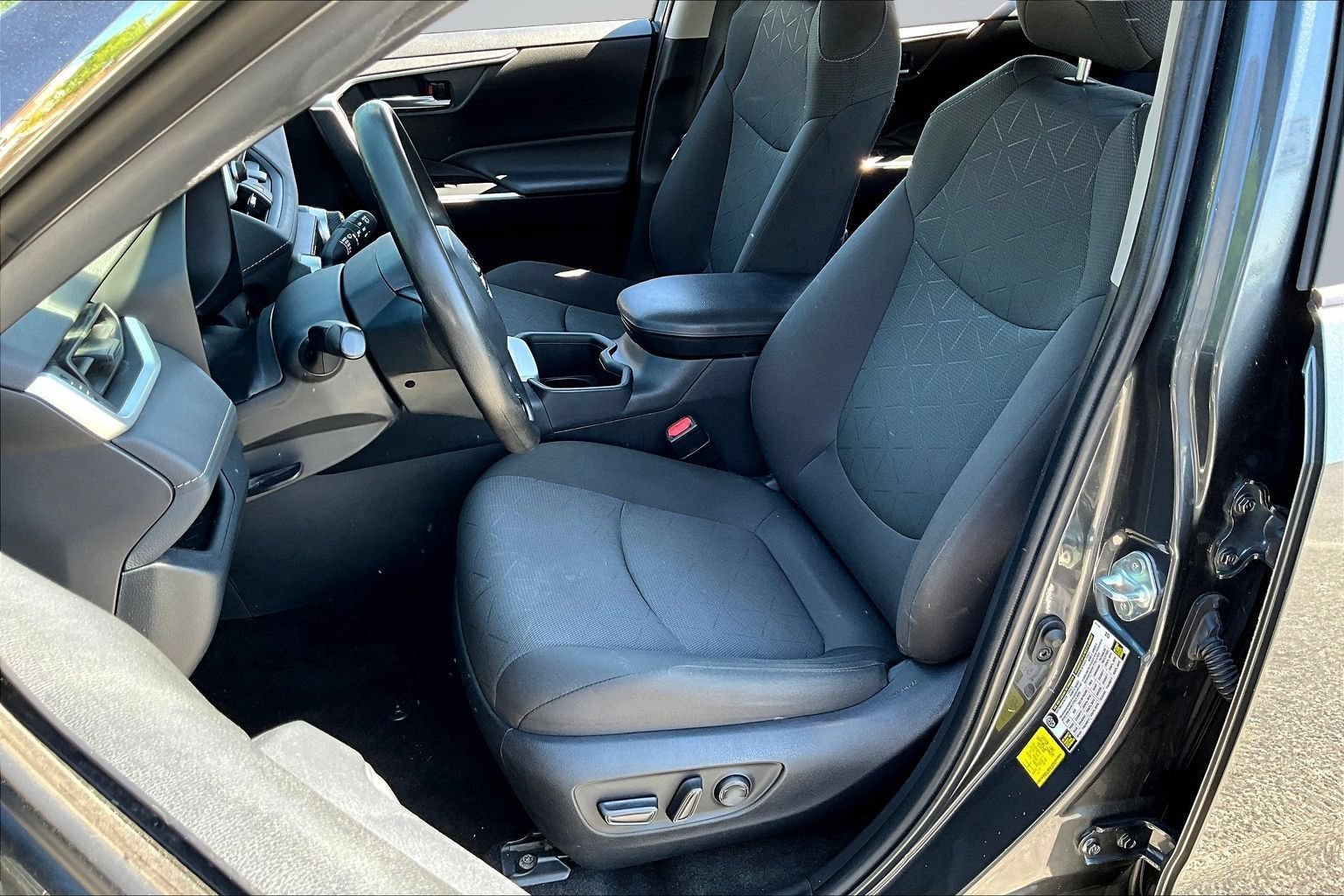 Used 2023 Toyota RAV4 XLE AWD/4WD image 24